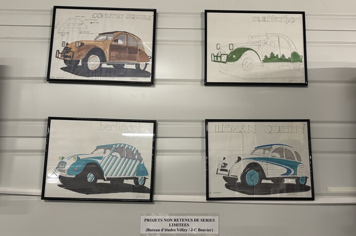 Ce musée permet aussi de découvrir des documents uniques et authentiques comme ces dessins montrant des projets de séries spéciales de la 2CV. Ils sont l'œuvre de Jean Claude Bouvier, celui qui a dessiné le C15.