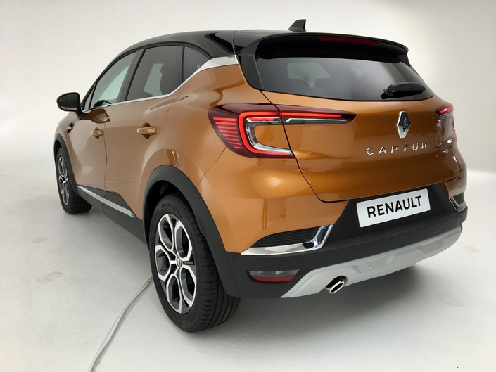 C'est l'arrière du Captur qui évolue le plus avec l'adoption de feux à la forme originale.