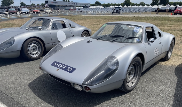 De très belles répliques de Porsche 904 GTS ont été réalisées, notamment celle-ci, due à l'américain Beck.