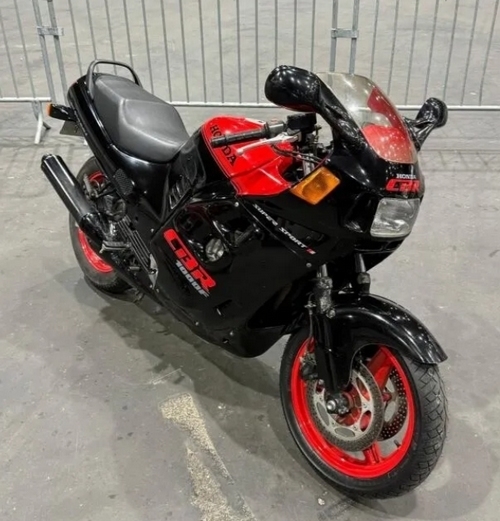 Honda CBR 1000 F 1987 (lot n° 10)