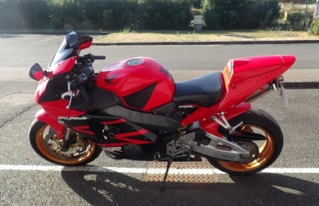 Honda CBR 954 2002 (lot n° 13)
