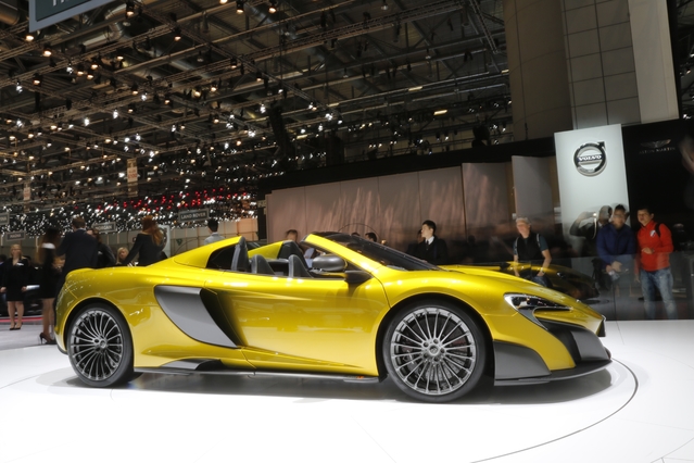 McLaren 675LT Spider: décoiffante - En direct du salon de Genève 2016