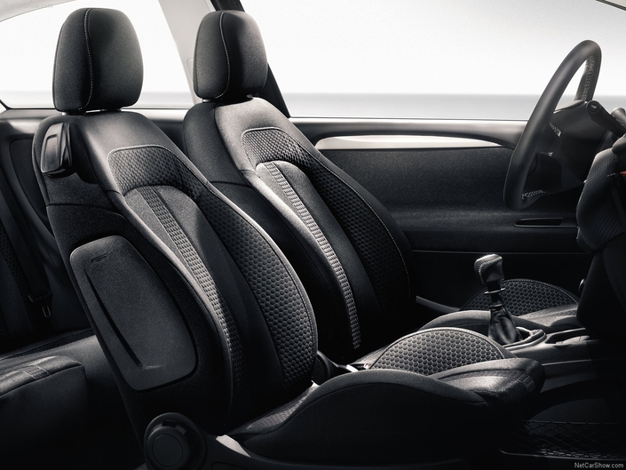 Sièges amples et confortables pour la Fiat Punto Evo, ici en finition Sport en 2009. La finition a réalisé de gros progrès !