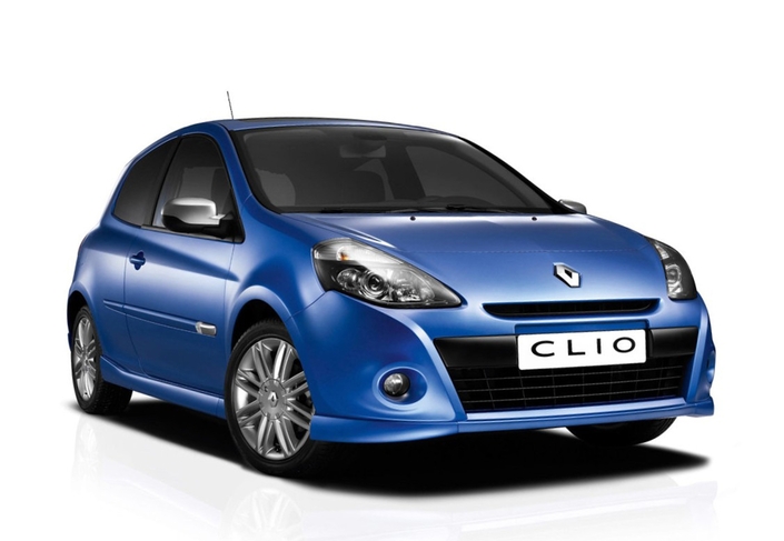 A l'instar de la Fiat, la Renault Clio III n'est pas sortie avantagée de son restylage de 2009, mais les dégâts visuels sont moins importants...