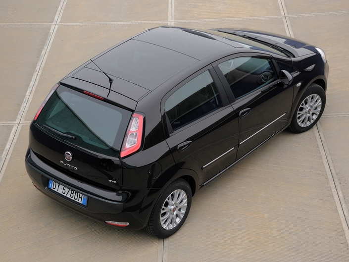 En option, la Fiat Punto Evo peut recevoir un très agréable toit ouvrant panoramique qui mérite bien un petit surplus de prix en occasion.
