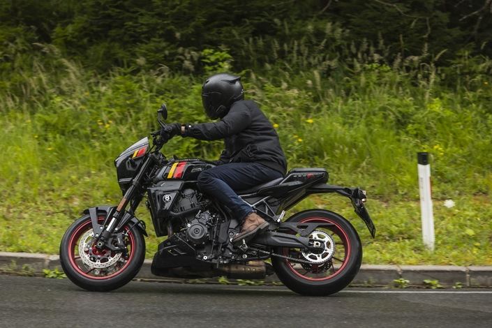 La Suzuki GSX-8TT est la plus belle et la plus chère des GSX-8