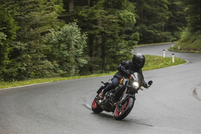 La Suzuki GSX-8TT est la plus belle et la plus chère des GSX-8