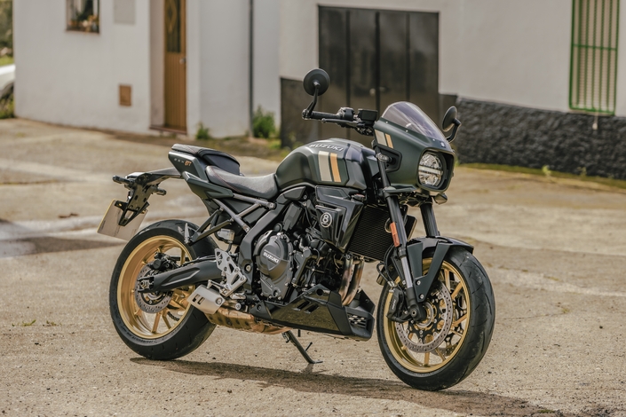 La Suzuki GSX-8TT est la plus belle et la plus chère des GSX-8