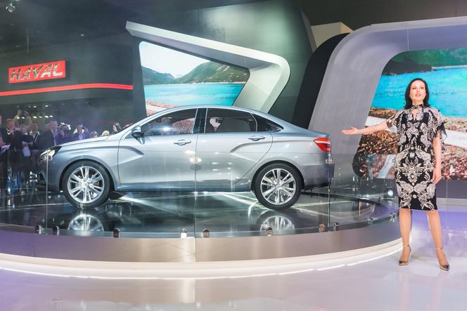 Salon de Moscou 2014 - Lada change tout avec ses concepts Vesta et Xray!