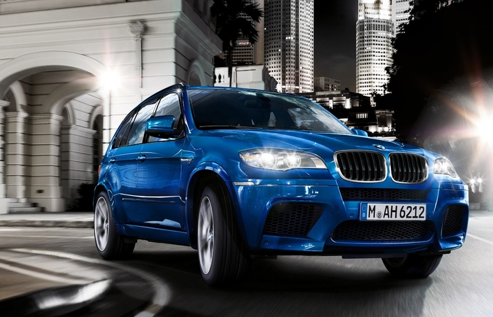 En 2012, les BMW X5 et X6 M bénéficient d'un léger restylage : projecteurs et grilles de rognons de calandre sont légèrement modifiés.
