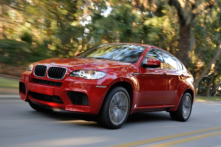 Le BMW X6 M se signale surtout par ses performances exceptionnelle, le comportement routier se révélant bien plus rassurant que sportif.