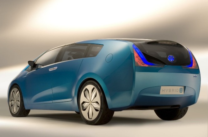 Alpha, la future Prius monospace attendue en mars 2011 : 