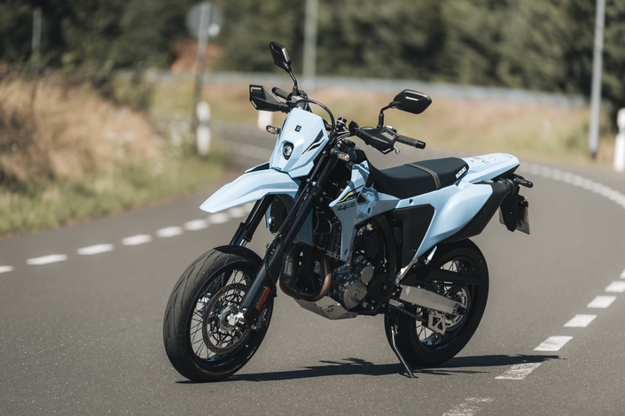 La Suzuki DRZ-4SM est un SM sympa qui cherche partenaire premium pour relation durable