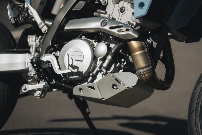 La Suzuki DRZ-4SM est un SM sympa qui cherche partenaire premium pour relation durable