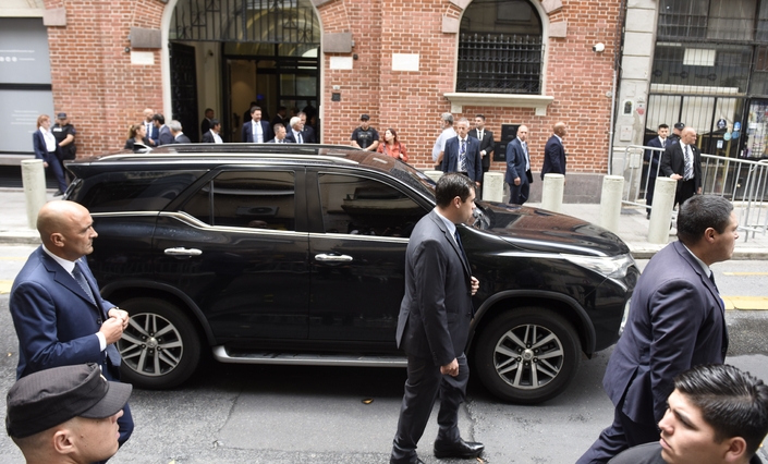 Depuis son investiture, le locataire de la Casa Rosada se déplace le plus souvent à l'arrière d'un Toyota SW4 (aussi nommé Fortuner) de fonction - Crédit Newsroom/Maxppp