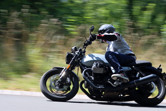 La Moto Guzzi V7 Sport est t-elle la reine des néo-classiques ?