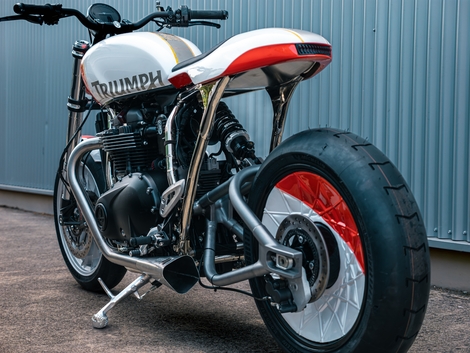 Gros plan sur la Triumph Speed Twin 1200 RS spécialement conçue par FCR Original pour le concours Triumph Originals 2025