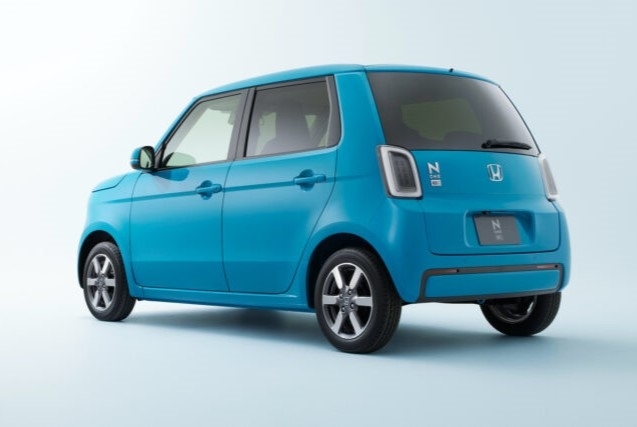 Les proportions de cette auto reflètent bien le besoin d'offrir un maximum d'espace à bord.