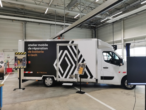 Une dizaine de camions mobiles ateliers de ce type seront déployés pour les remplacements de modules de batteries directement en concession.