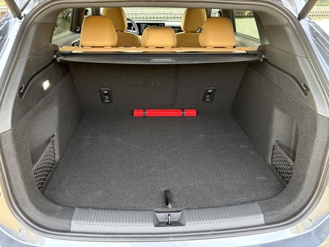Le volume de coffre, lui, est moyen, avec 441 litres banquette en place, et 1 291 litres banquette rabattue. Les concurrents offrent parfois 100 litres de plus banquette en place et 300 litres de mieux lorsqu'elle est rabattue.