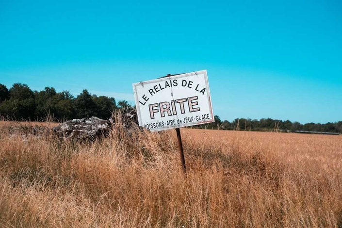 Les restos routiers, ou leurs abords. Crédit photo : Gillaume Blot.
