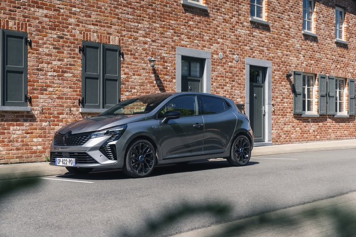 La Renault Clio est toujours en tête des ventes.