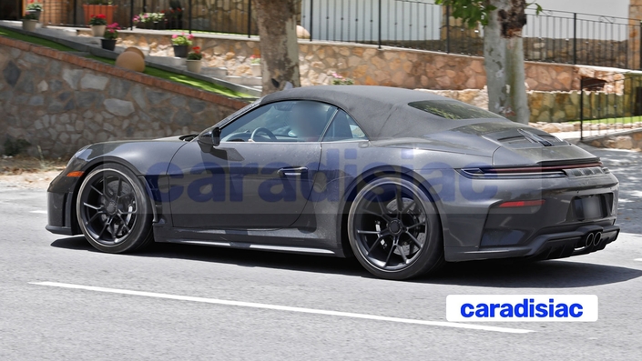 La précédente Porsche 911 (991) Speedster était dotée du six cylindres à plat de la Porsche GT3 RS, ce qui devrait être le cas avec la nouvelle génération de Porsche 911 Speedster, ce qui lui procurera des performances époustouflantes.