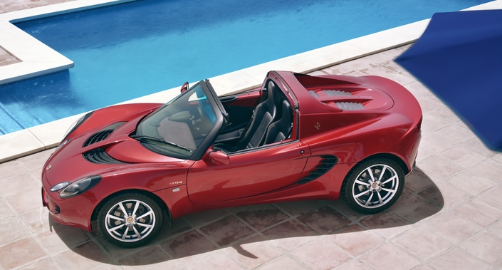 En 2006 apparaît la Lotus Elise S, dont le bloc Toyota est ramené à 136 ch pour créer une entrée de gamme pas trop chère.