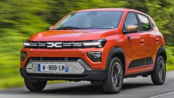 La prochaine génération de Dacia Spring sera produite en Europe en 2027. On devrait avoir une idée de cette Spring 2 avant la fin de l’année 2026. Fidèle à sa doctrine de proposer des autos à tarif attractif, Dacia pourrait proposer la nouvelle Spring à 18 000 €. © Dacia