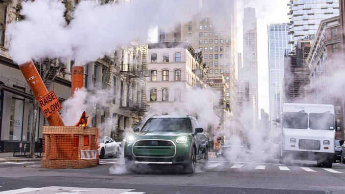 Le nouveau SUV Mini Countryman se conjugue désormais avec des motorisations électriques, mais il n’en oublie pas les motorisations thermiques et dispose même d’une motorisation diesel dans sa gamme, ce qui n’est plus si courant de nos jours. © Mini