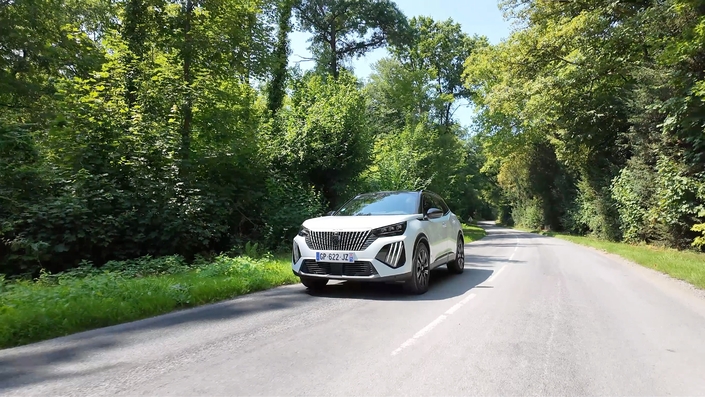 Entre le Ford Puma Gen-e et le Peugeot e-2008, c'est une histoire de félins