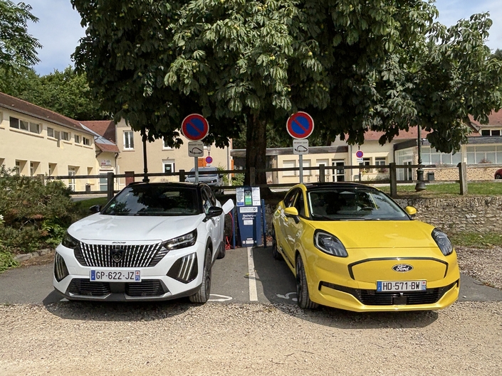 Entre le Ford Puma Gen-e et le Peugeot e-2008, c'est une histoire de félins
