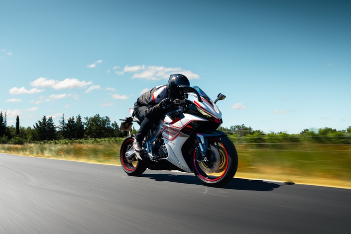 La Zontes 703 RR est une vraie sportive, même à pas cher !