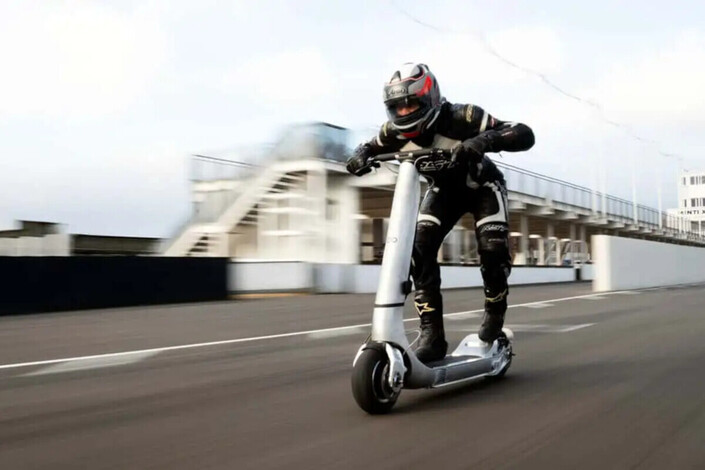 Une trottinette électrique à 200 km/h et au prix d'une Superbike 