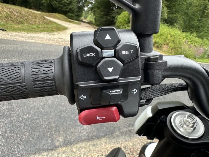 Existe-t-il meilleur rapport prix / plaisir en neuf que la CF Moto 675 NK ?