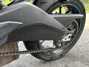 Existe-t-il meilleur rapport prix / plaisir en neuf que la CF Moto 675 NK ?