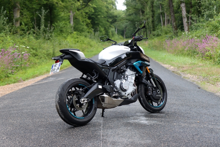 Existe-t-il meilleur rapport prix / plaisir en neuf que la CF Moto 675 NK ?