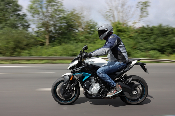 Existe-t-il meilleur rapport prix / plaisir en neuf que la CF Moto 675 NK ?