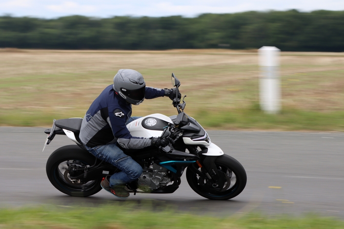 Existe-t-il meilleur rapport prix / plaisir en neuf que la CF Moto 675 NK ?