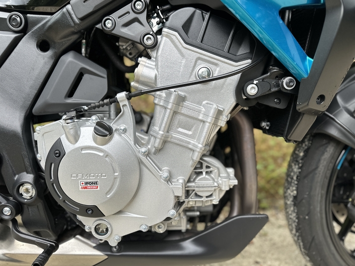 Existe-t-il meilleur rapport prix / plaisir en neuf que la CF Moto 675 NK ?