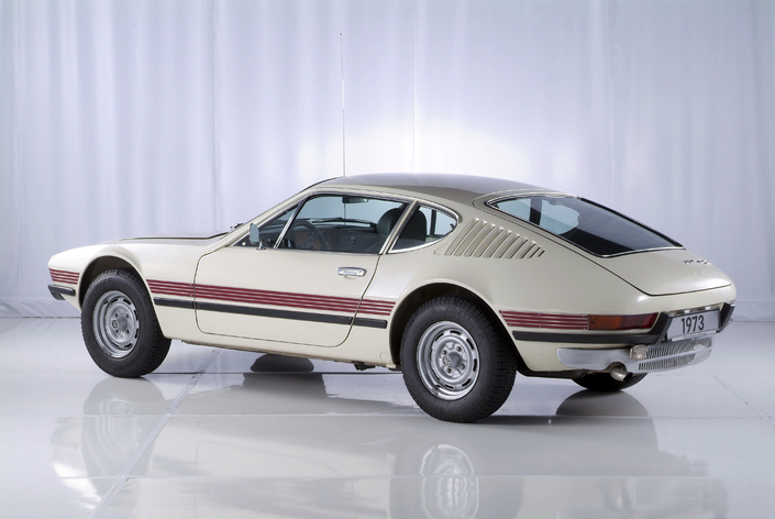 L'allure générale et les détails du concept sont clairement identifiables sur ce coupé SP2 des années 70.
