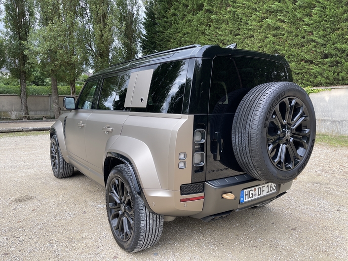Le Land Rover Defender Octa est-il aussi délirant que son prix ?