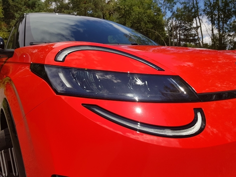 Le regard de la Micra est, même si certains lui trouvent des airs de Mini, très personnel.