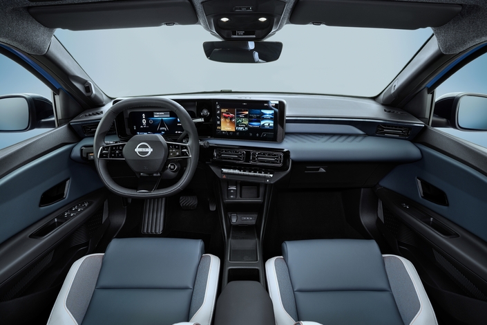 Les harmonies de couleur intérieures sont propres à la Nissan. Ouf, le look ''total black'' n'est pas au programme.