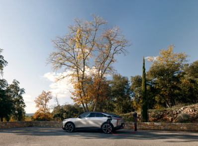 DS N°8 : l’incarnation de l’élégance à la française dans un SUV coupé 100 % électrique, offrant jusqu’à 750 km d’autonomie