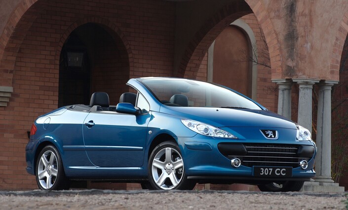 Le restylage de 2005 a rendu le museau de la Peugeot 307 plus agressif, mais certainement pas plus harmonieux. Mais c'était dans l'air du temps...