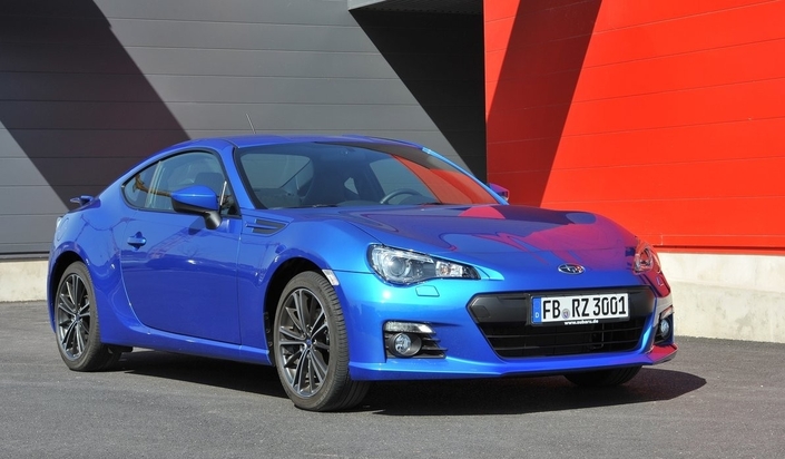 En 2012, la Subaru BRZ est commercialisée en France à un tarif intéressant, même si ses performances restent un poil inférieures à celles d'une Renault Clio III RS 203 ch.