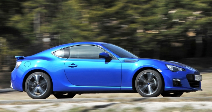 Nantie d'un châssis affûté et ultra-équilibré, la Subaru BRZ profite d'une très belle efficacité dynamique, qui n'en rend que plus criant le manque de punch du moteur sous les 4 500 tr/min...