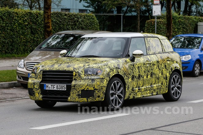 Surprise : le futur Mini Countryman sort pour la première fois