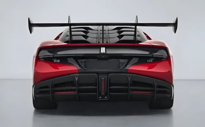 Voici la U9 Track Edition vue de l'arrière. Oui, c'est radical...